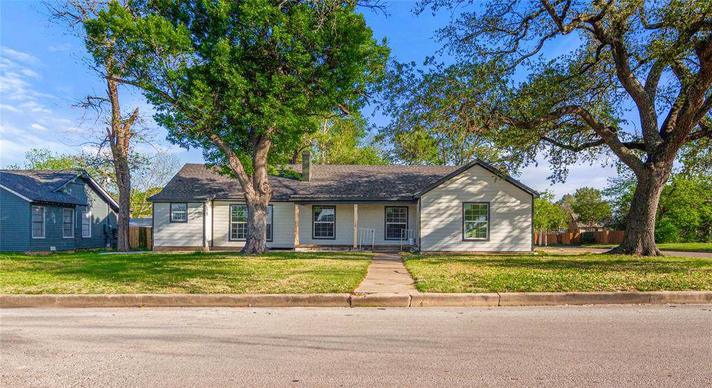 2928 Pine Avenue - Photo 1