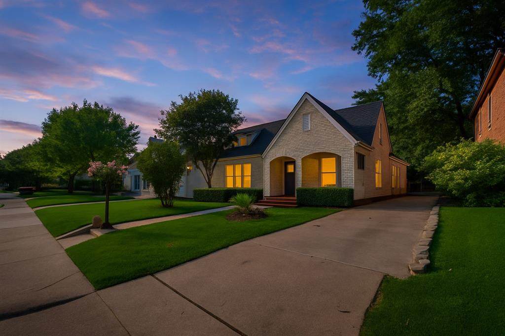 6155 Richmond Avenue - Photo 1