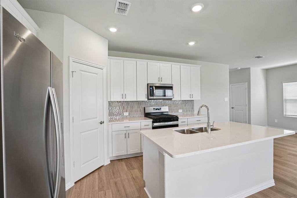 507 Clover Creek Drive - Photo 1