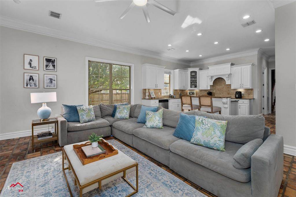 509 Secret Cove - Photo 1