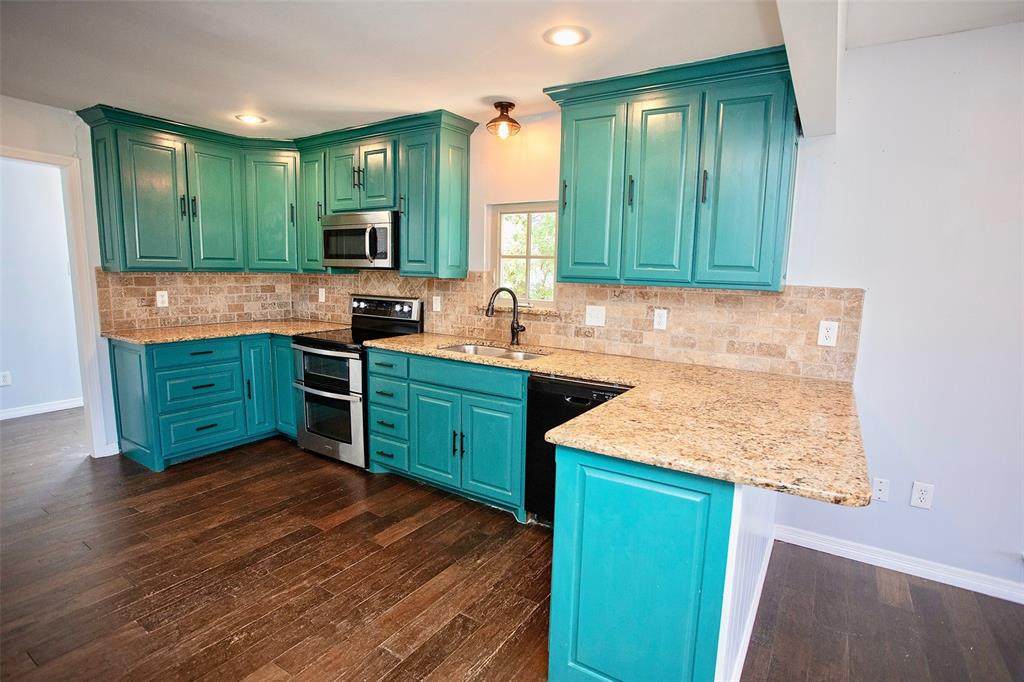 1214 3rd St - Photo 1