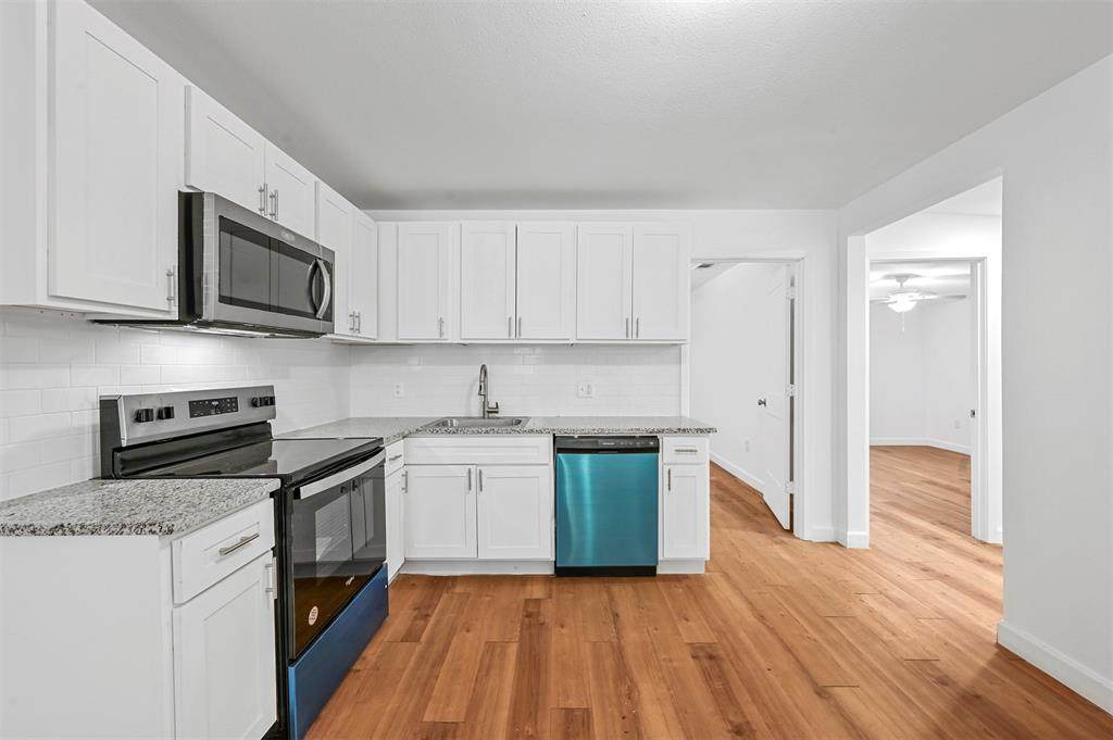 621 Day Street - Photo 1