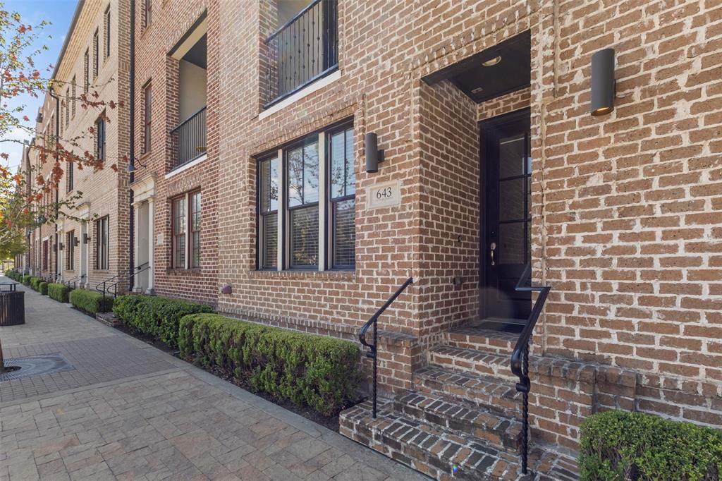 643 Cesar Chavez Boulevard - Photo 1