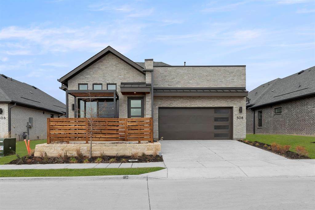 508 Sherwood Drive - Photo 1