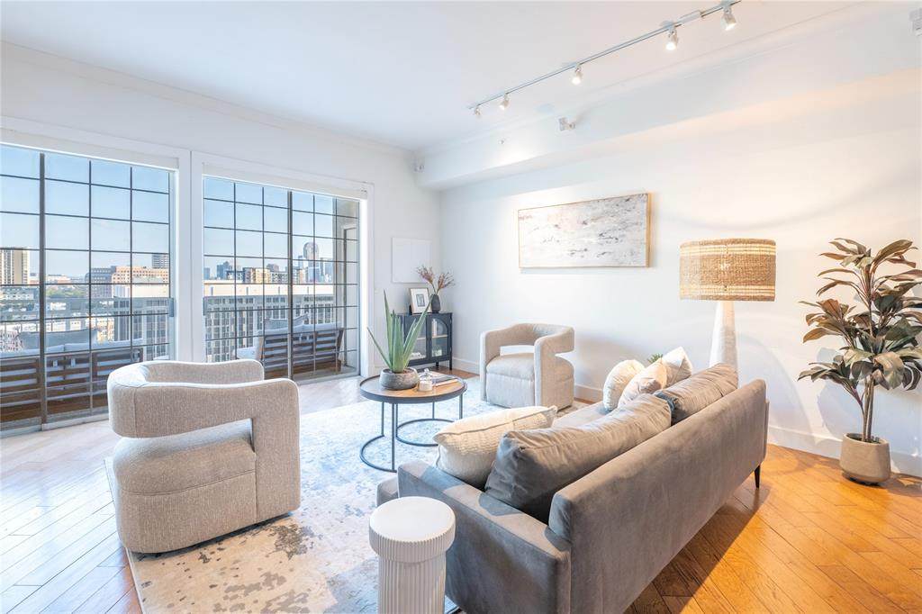 3225 Turtle Creek Boulevard - Photo 1