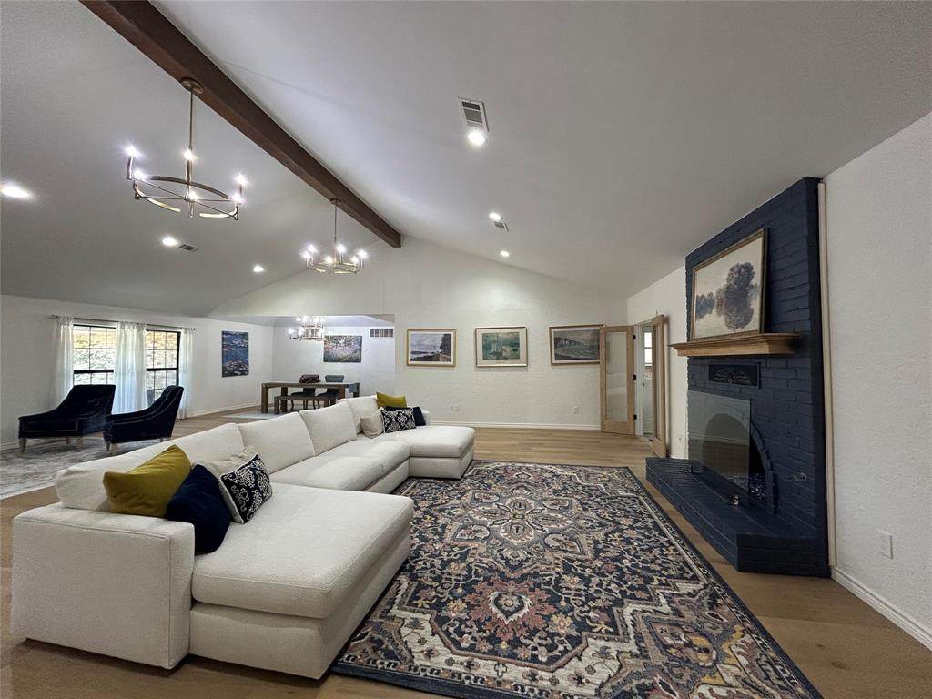 1009 Rochelle Boulevard - Photo 1