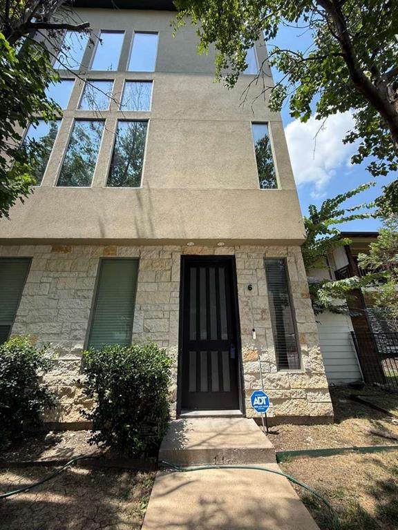 1600 Haskell Avenue - Photo 1