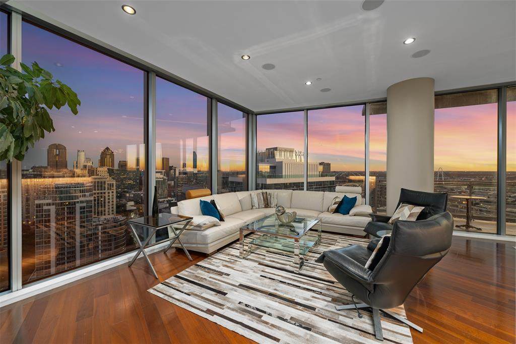 2900 Mckinnon Street - Photo 1