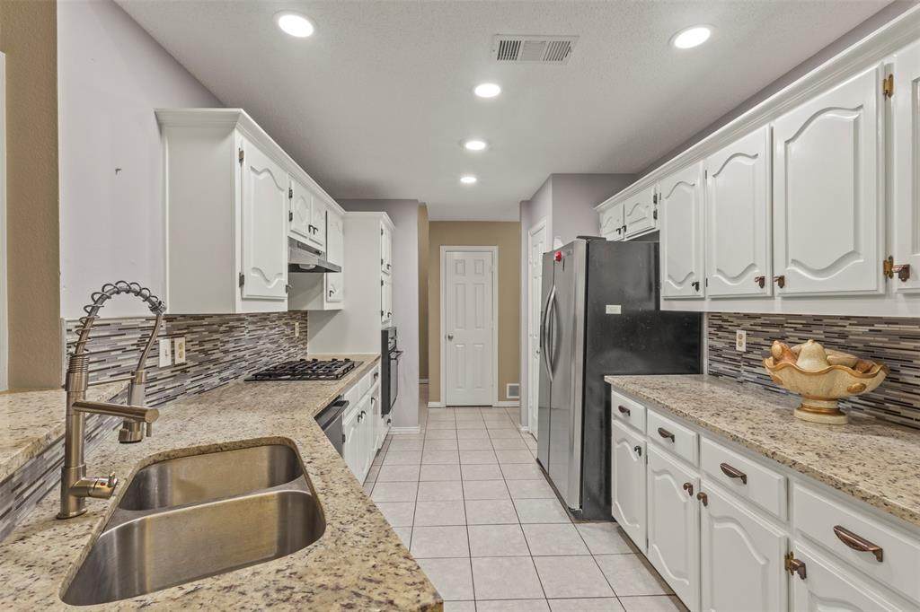 853 Woodridge Circle - Photo 1