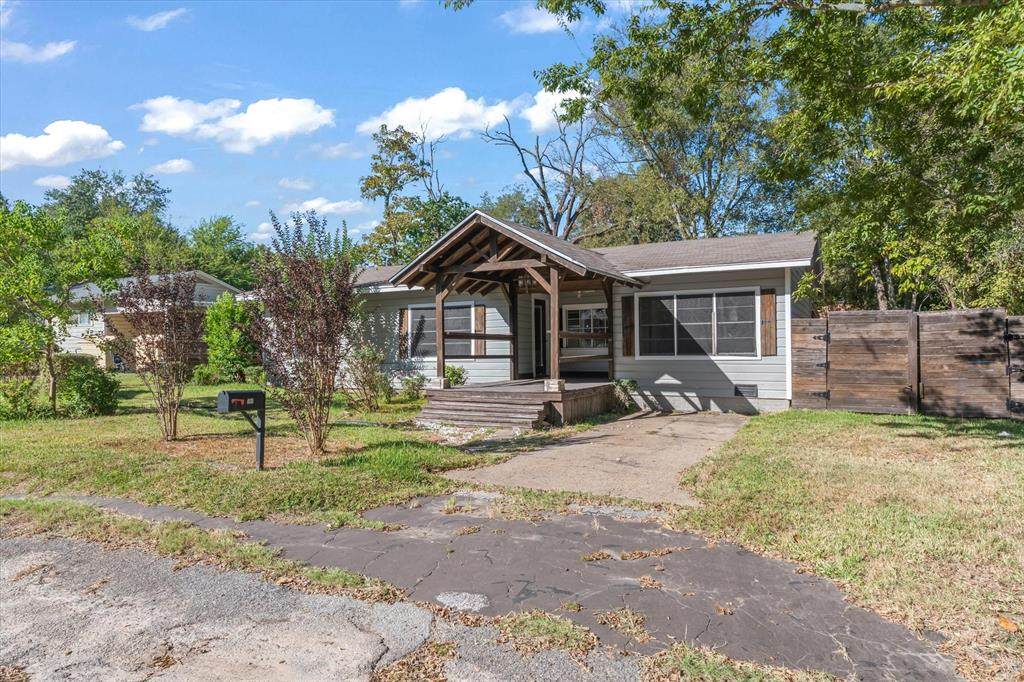 910 Maryland Drive - Photo 1