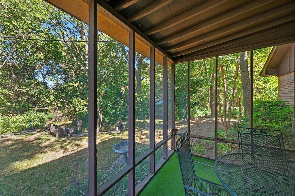 620 College Street - Photo 1