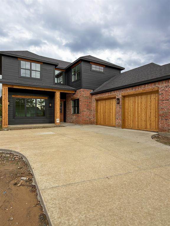 206 Pecan Street - Photo 1