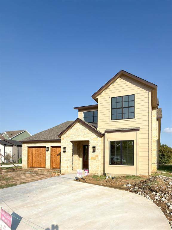 208 Pecan Street - Photo 1