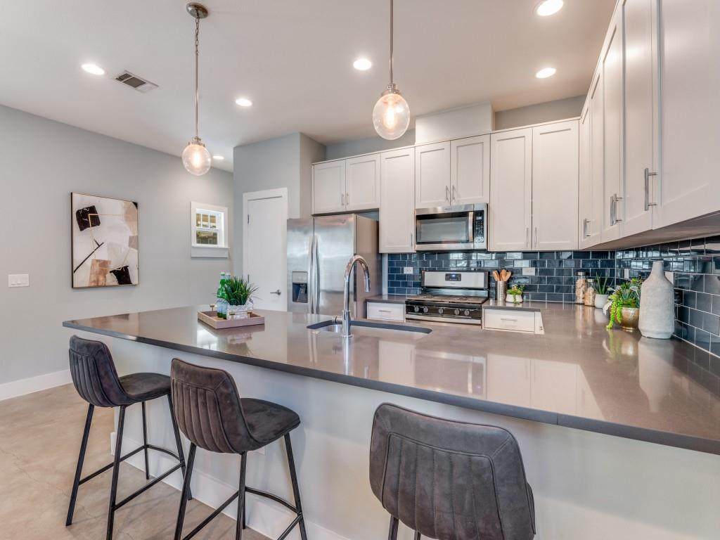 1621 Kyle Avenue - Photo 1