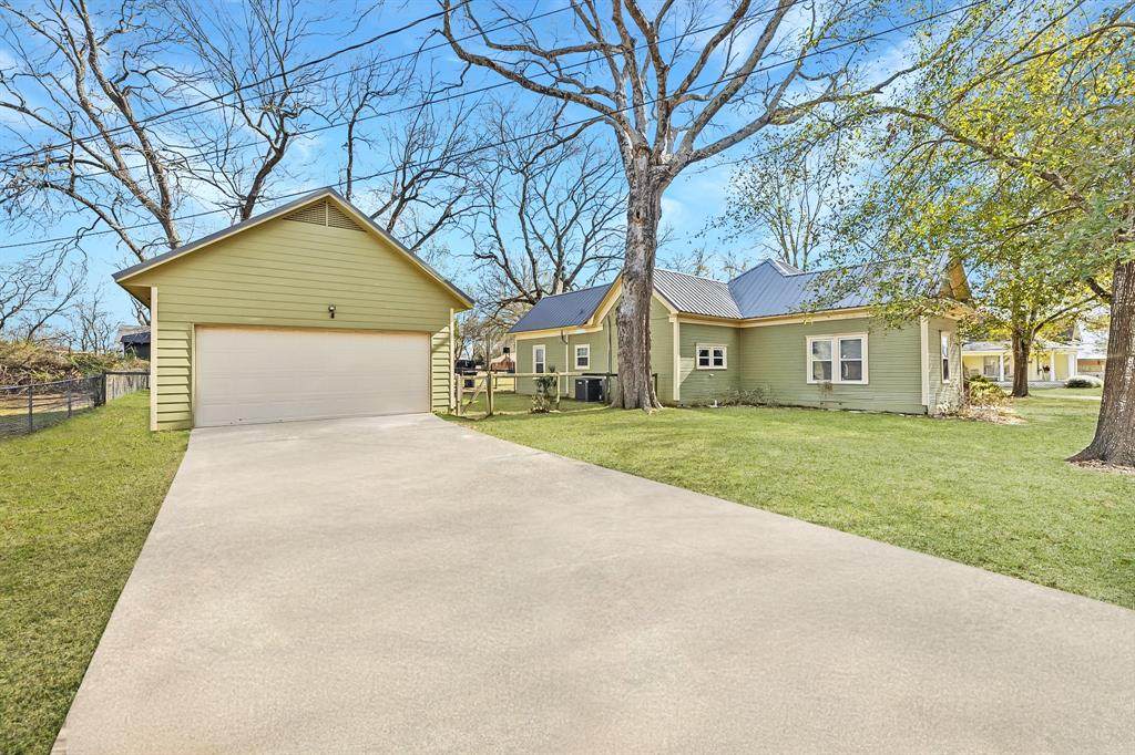 416 Cockrell Street - Photo 1