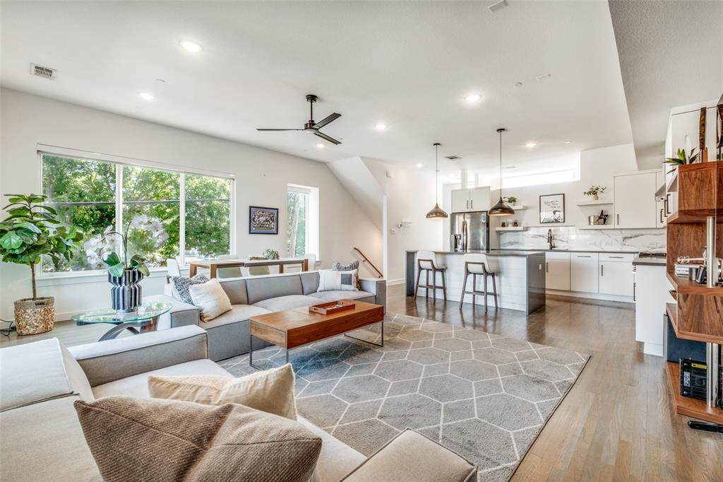 1901 Carroll Avenue - Photo 1