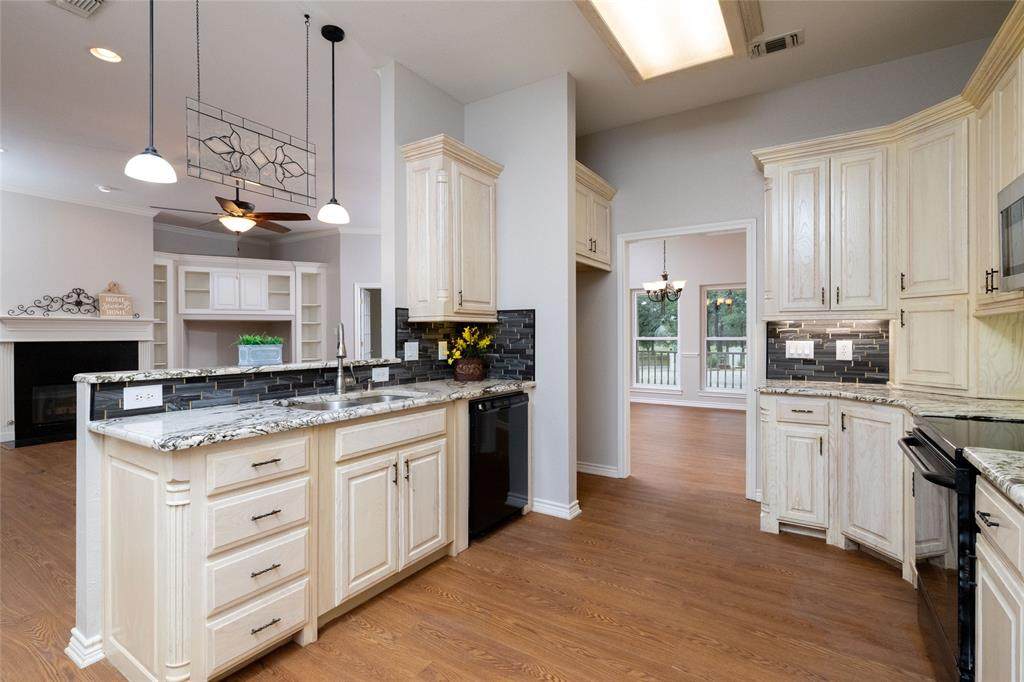 604 Runaway Bay Drive - Photo 1