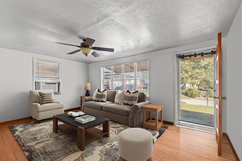 205 College Street - Photo 1