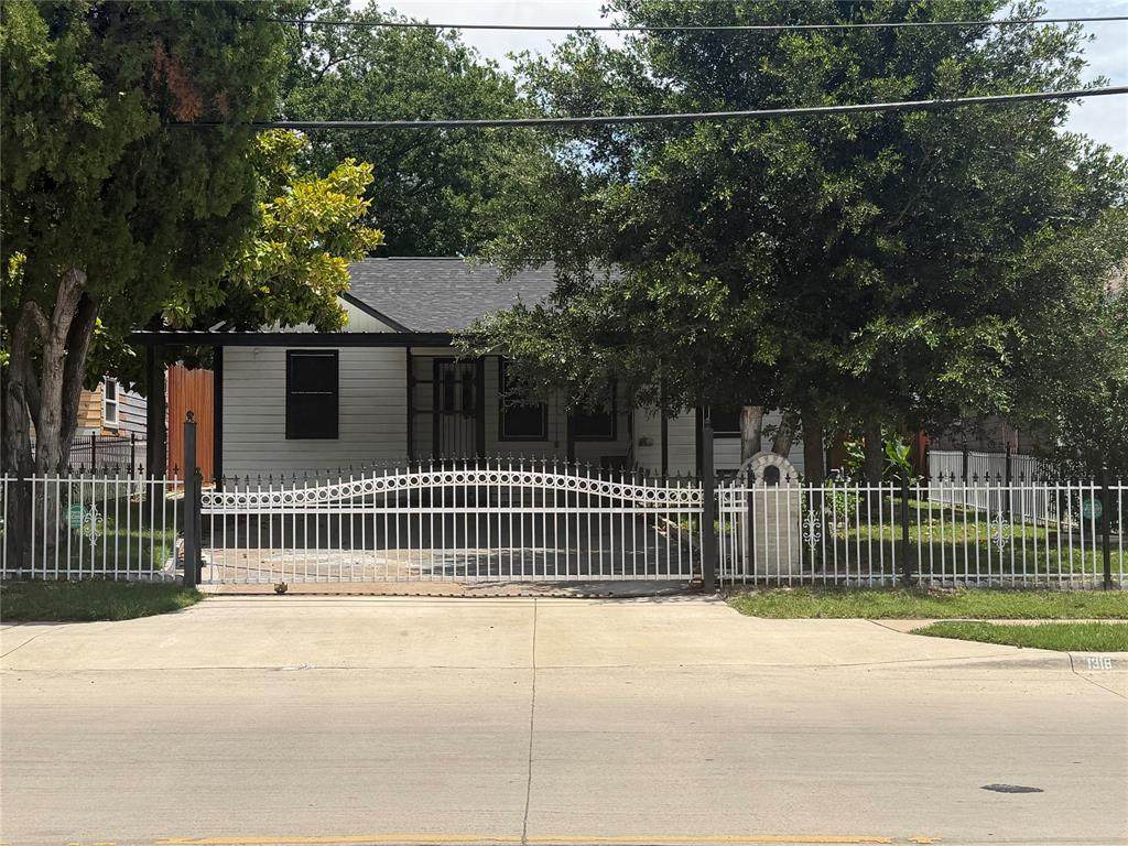 1318 Ewing Avenue - Photo 1