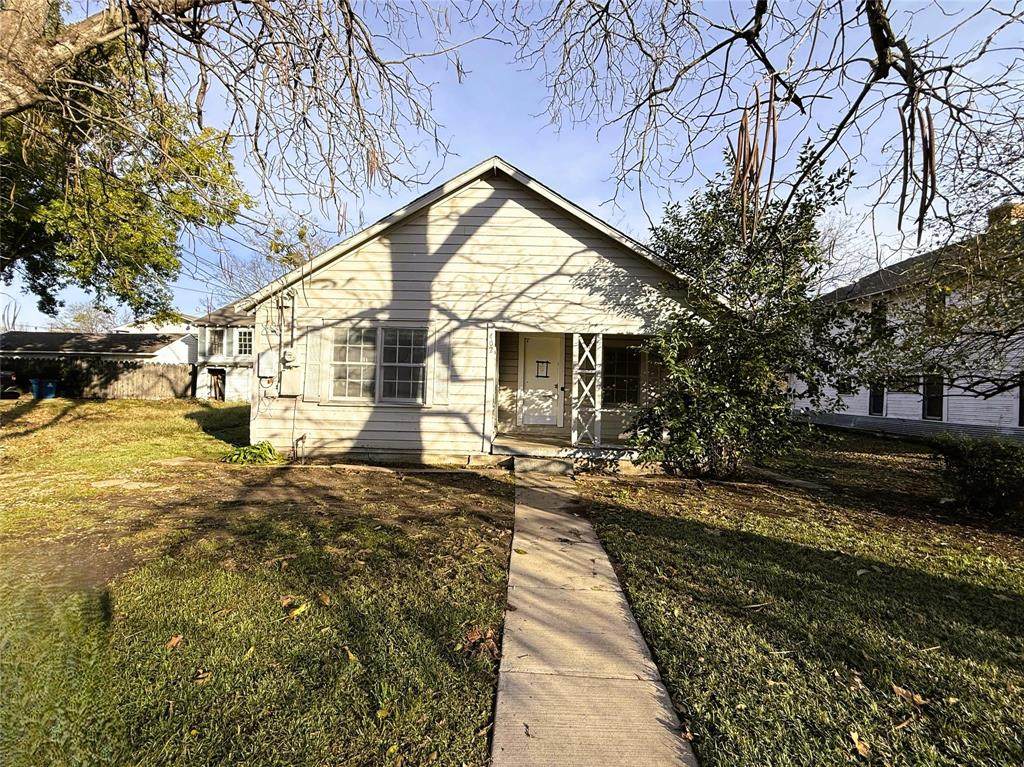 402 4th Street - Photo 1