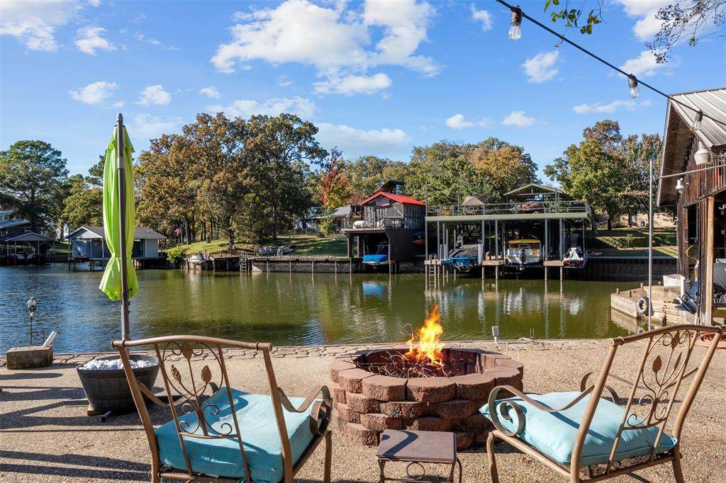 104 Oakcrest Court - Photo 1