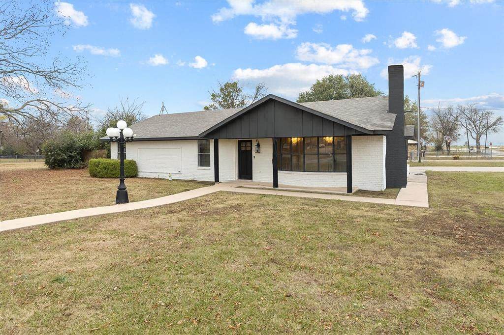 312 Cottonwood Street - Photo 1