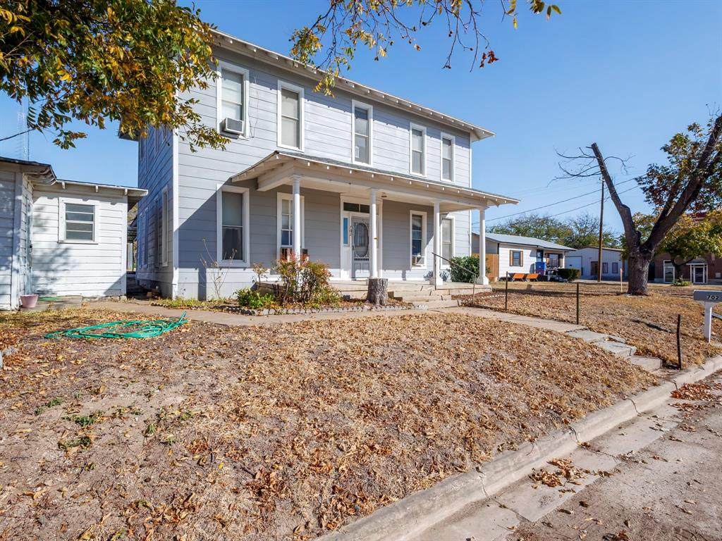 702 Avenue B - Photo 1