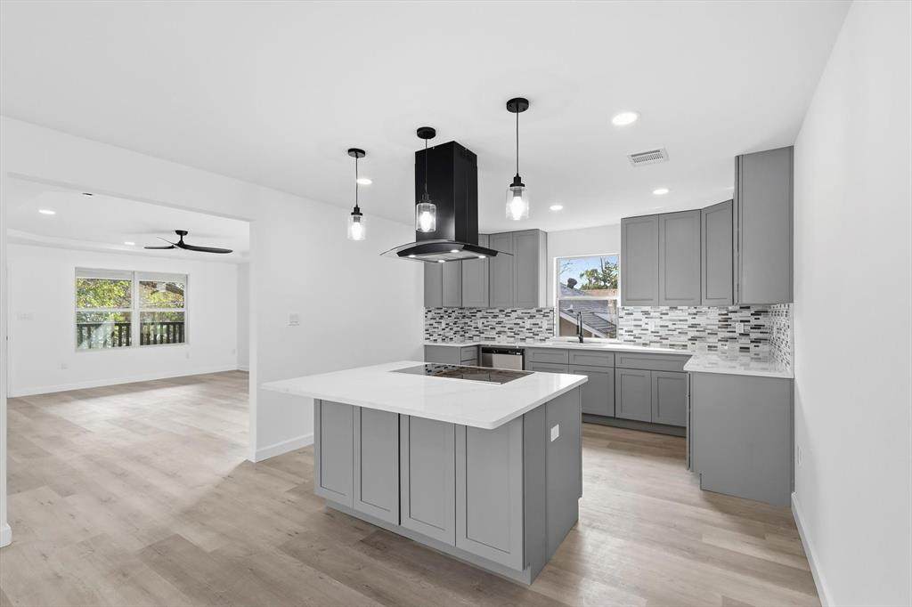 1711 Waco Avenue - Photo 1