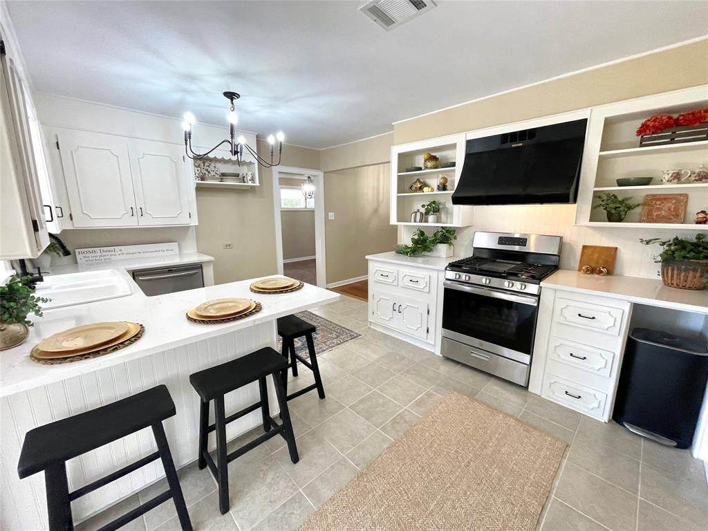 308 Ellis Drive - Photo 1