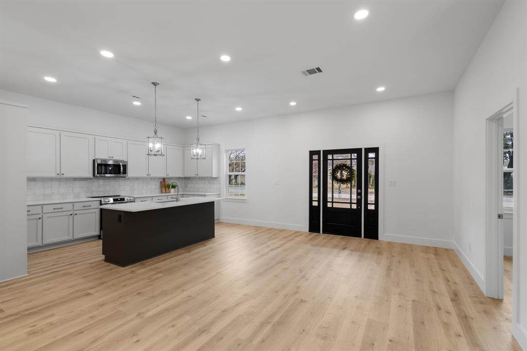 1812 Carpenter Street - Photo 1