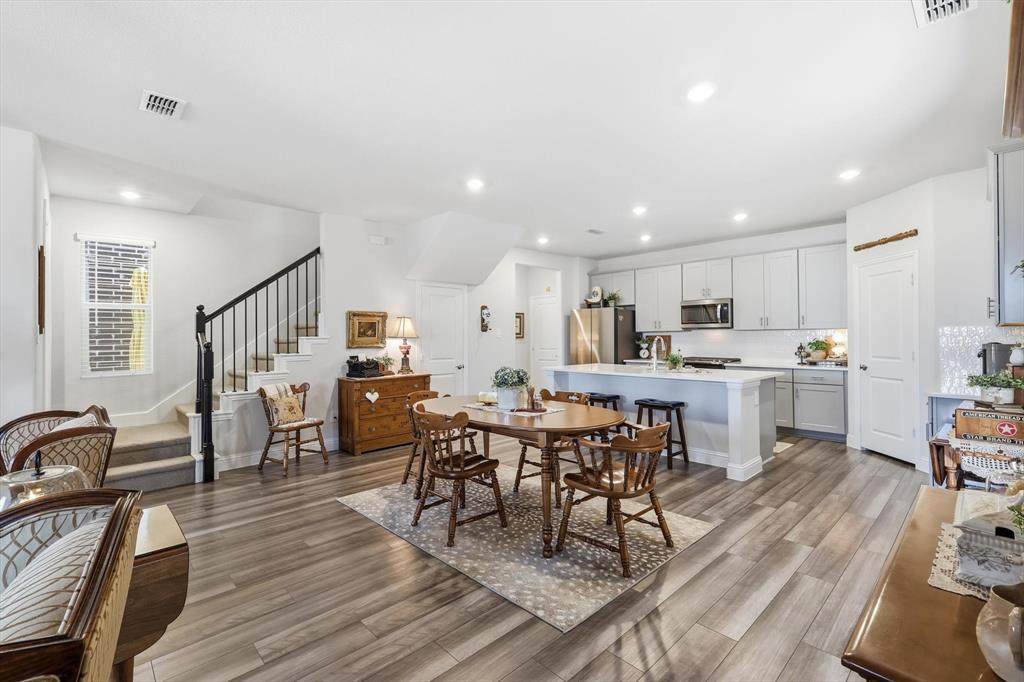 2645 Kings Canyon Mews - Photo 1