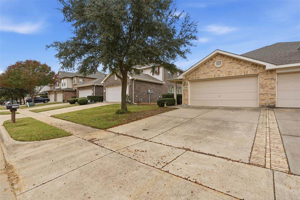 1425 Ravenwood Drive - Photo 1