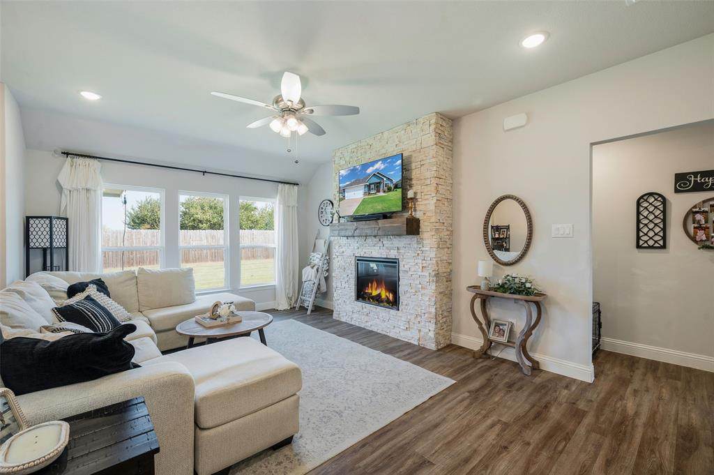 117 Mustang Drive - Photo 1