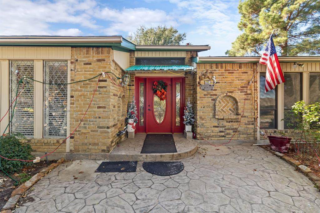 1519 Shannon Place - Photo 1