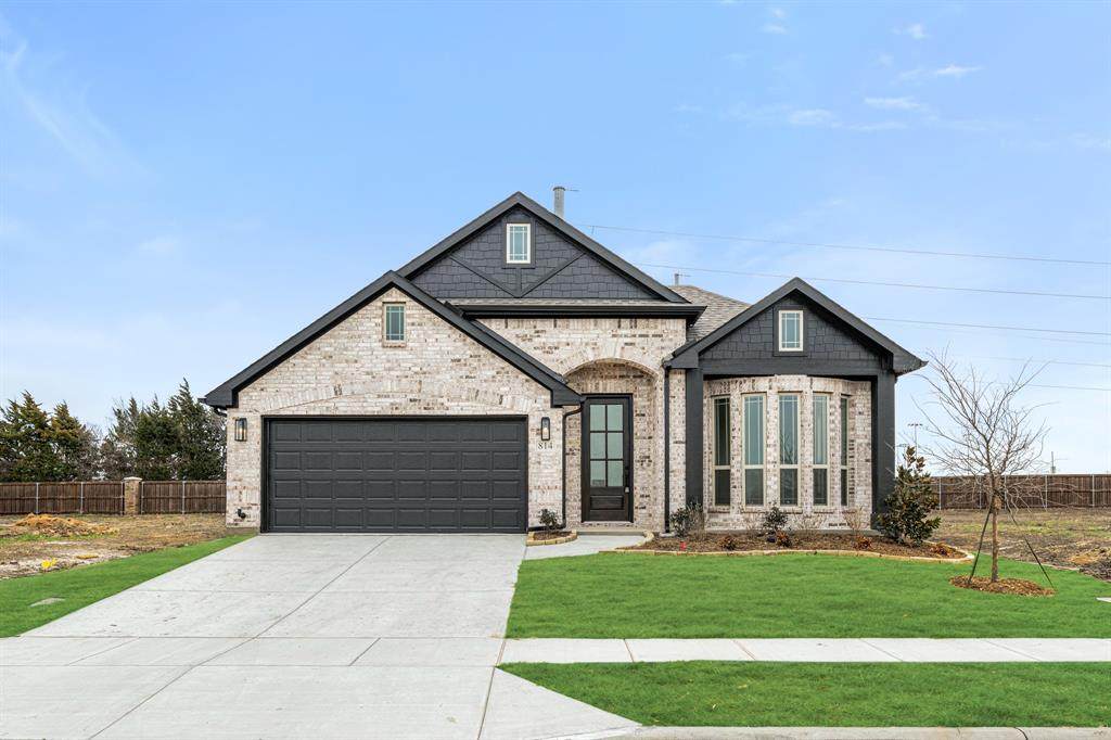 814 Alder Drive - Photo 1