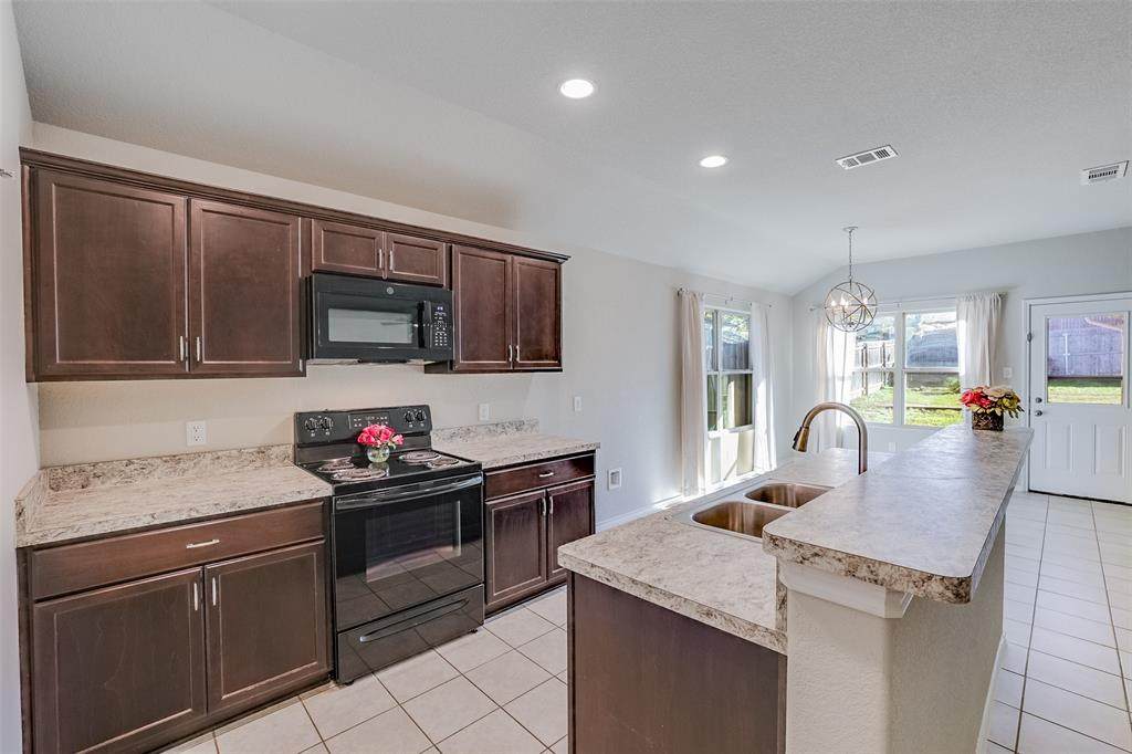 5527 Diaz Avenue - Photo 1