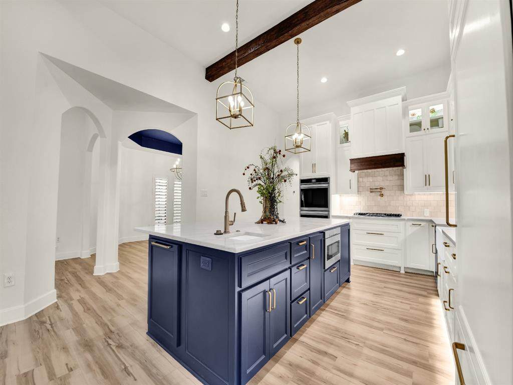 525 Sugartree Drive - Photo 1