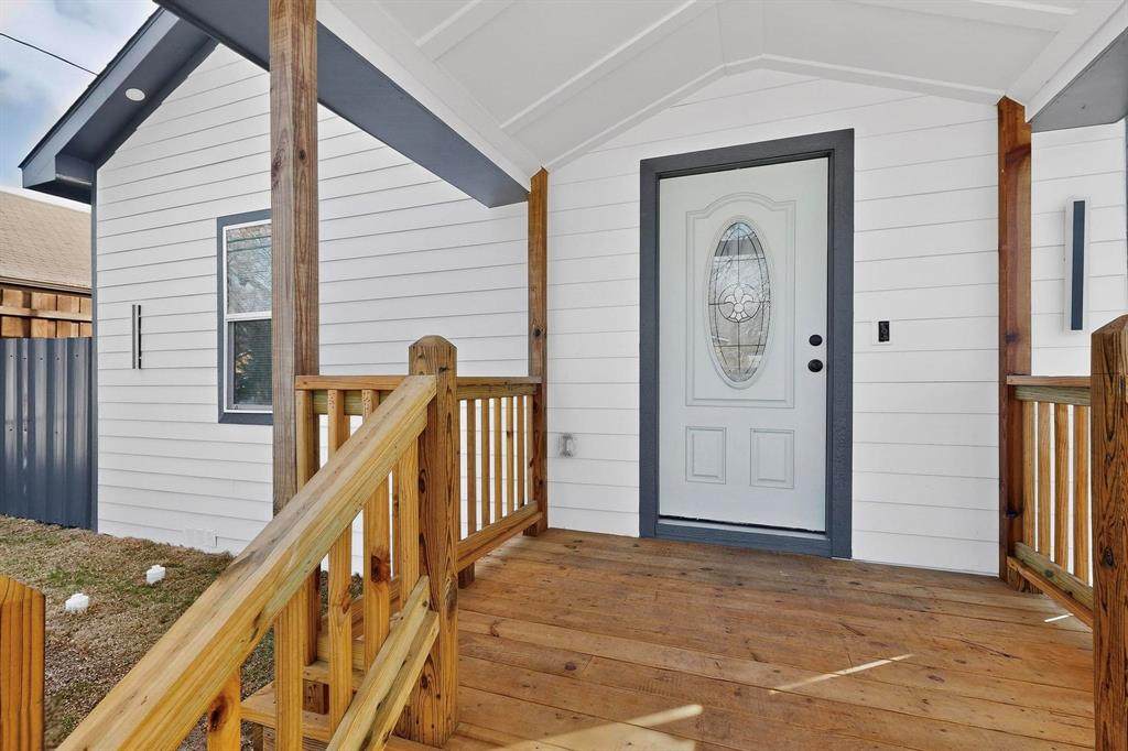 1502 Montague Avenue - Photo 1