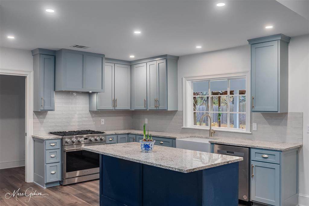 6132 Creswell Avenue - Photo 1