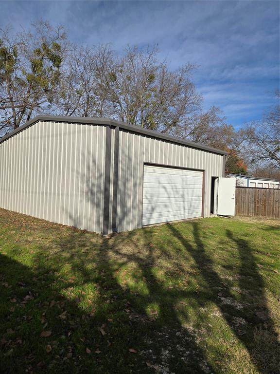 605 Snyder Avenue - Photo 1