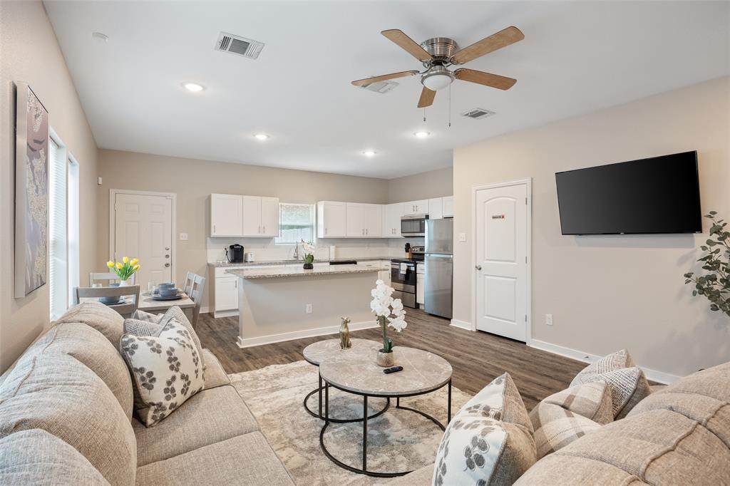 5004 Colonial Avenue - Photo 1