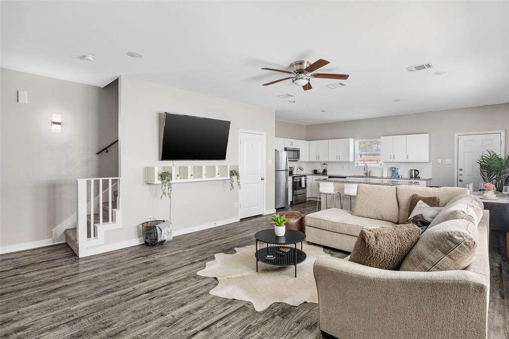 5006 Colonial Avenue - Photo 1