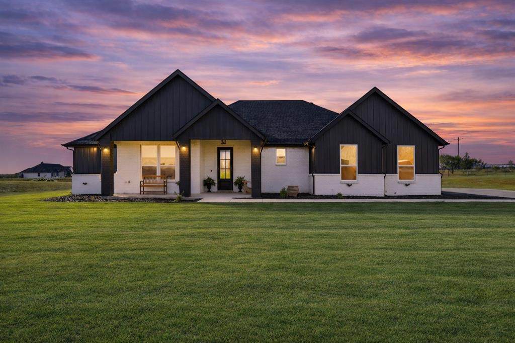 100 Buddy Court - Photo 1