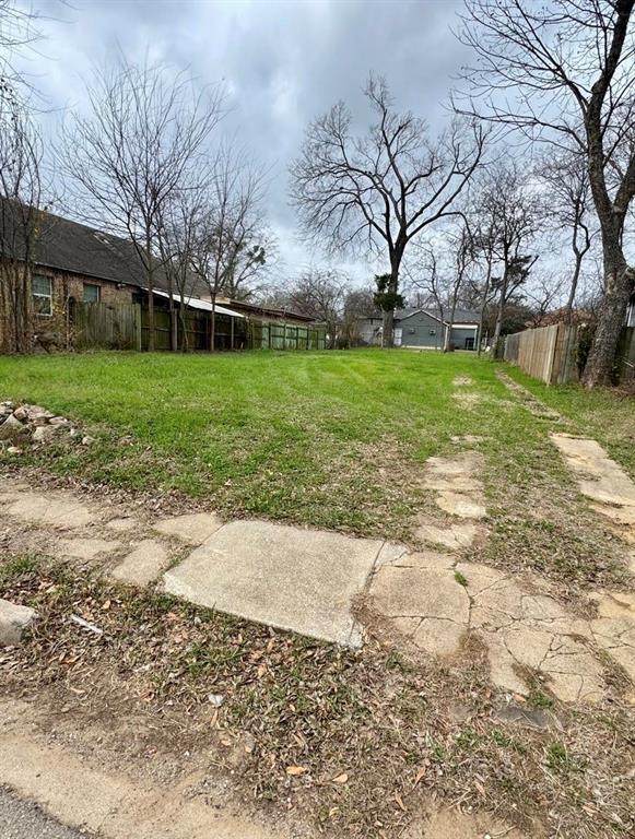 706 Della Avenue - Photo 1