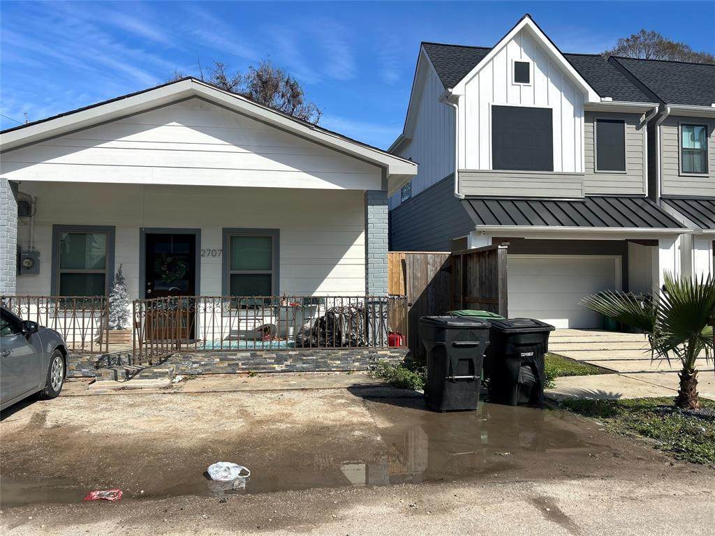 2705 & 2707 Fox Street - Photo 1