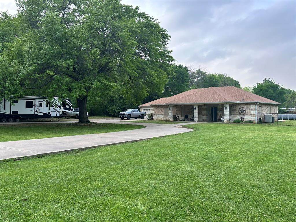 201 Oak Street - Photo 1