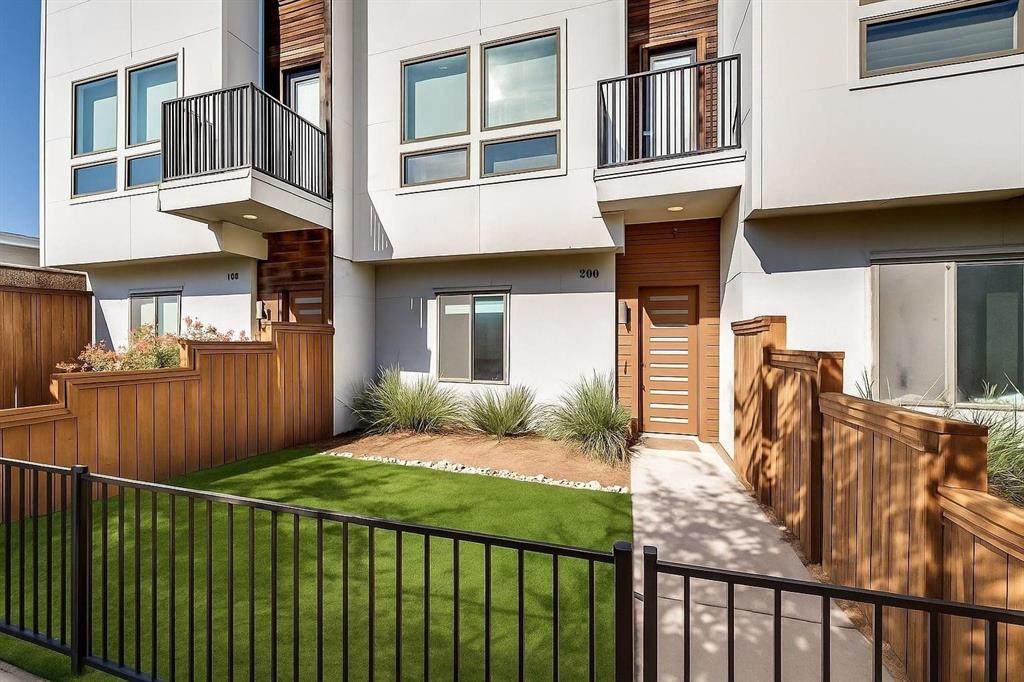 3816 Roseland Avenue - Photo 1