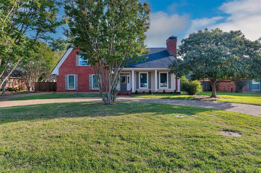 339 Greenacres Boulevard - Photo 1