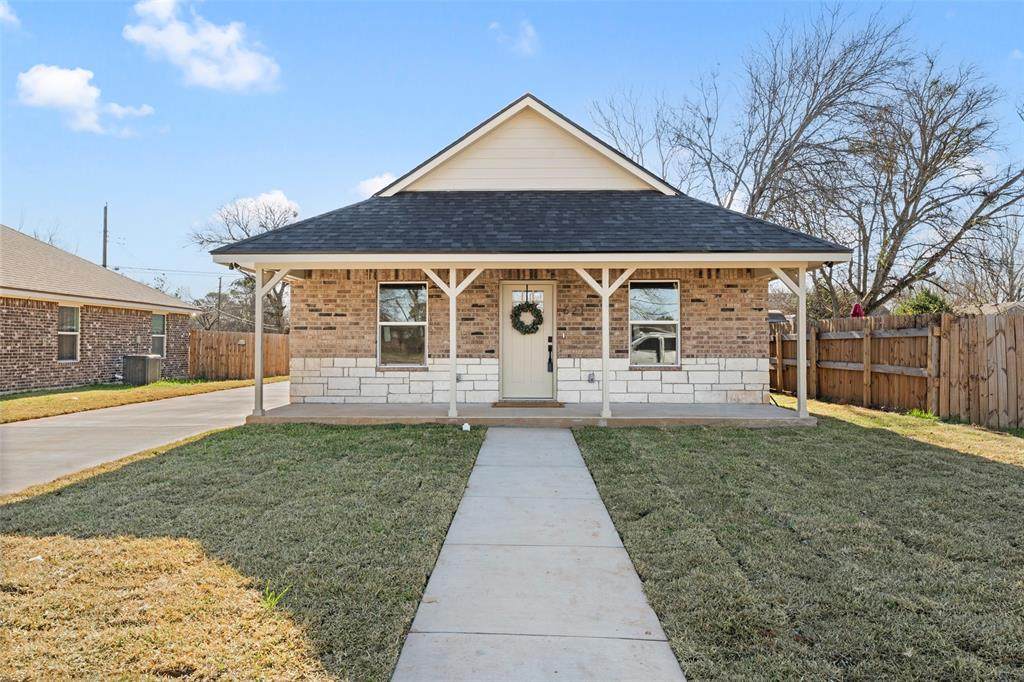 621 Delano Street - Photo 1