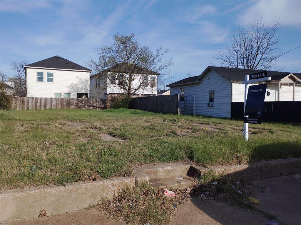 3104 Navaro Street - Photo 1